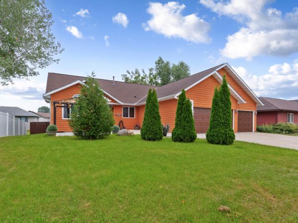 1905 Prairie Lane NE, Owatonna, MN 55060