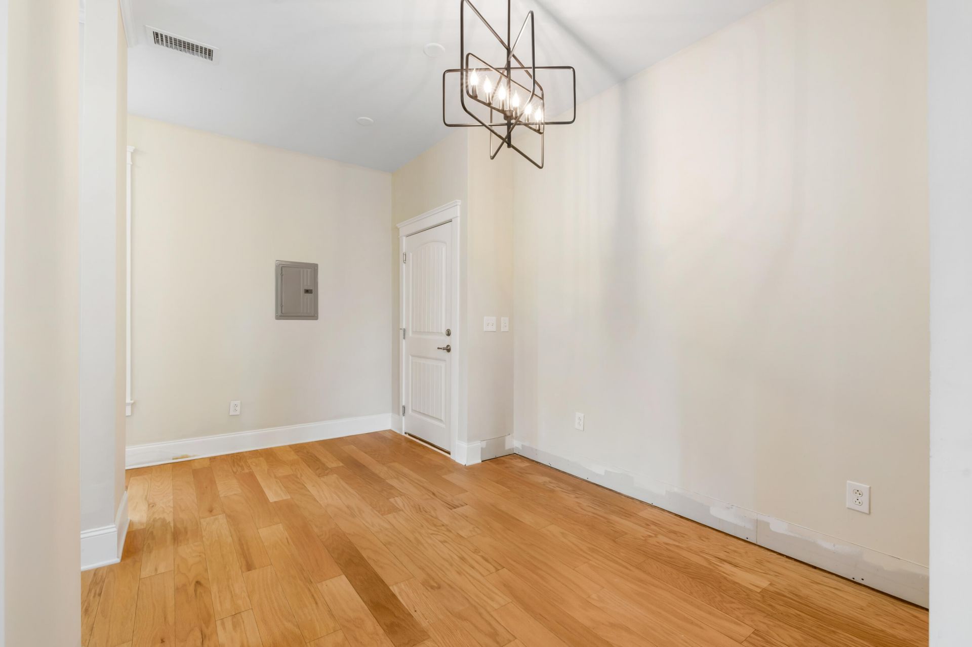 704 S Shelmore Boulevard  Photo 21