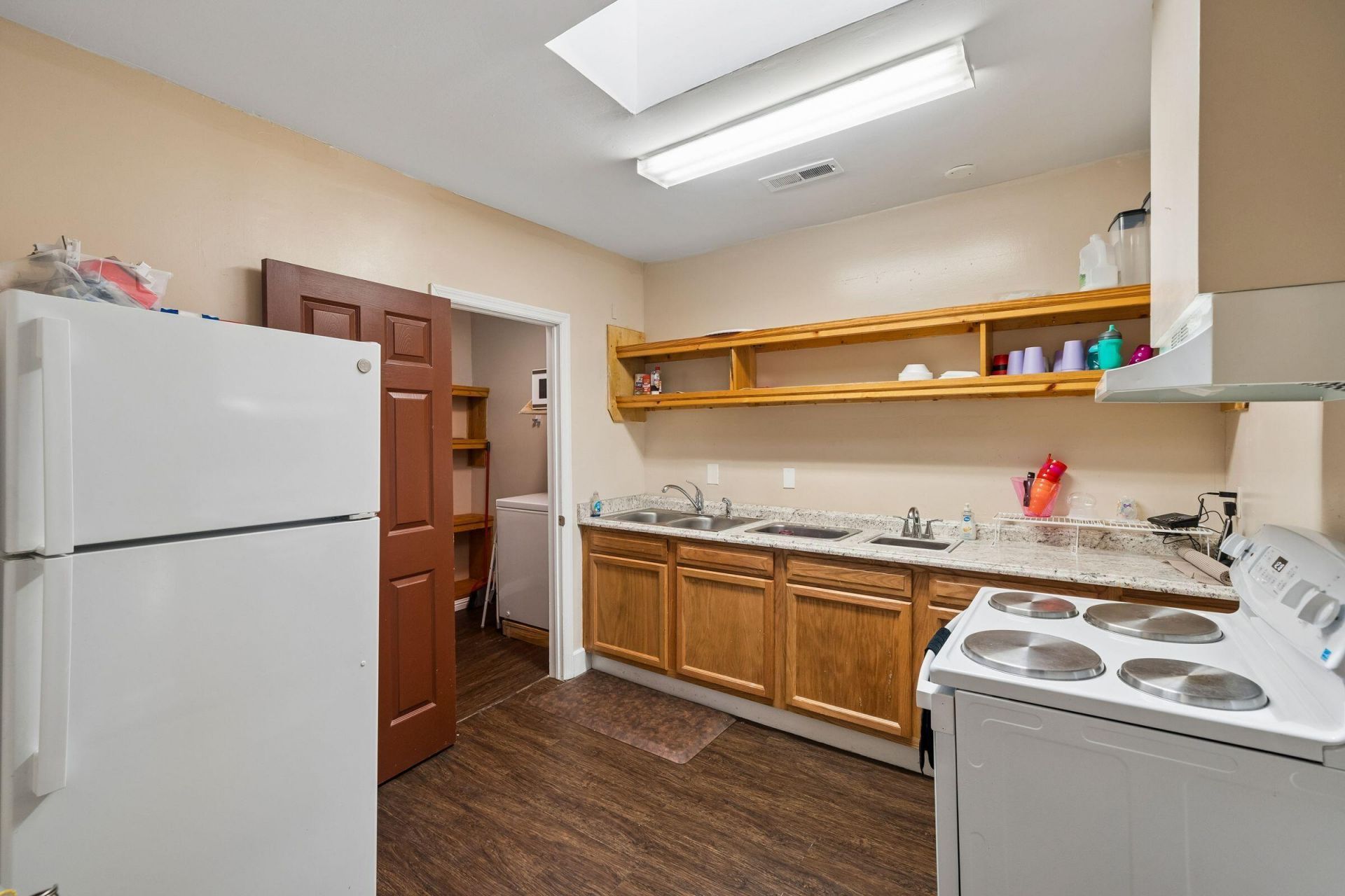 1219 Hobart Avenue  Photo 4
