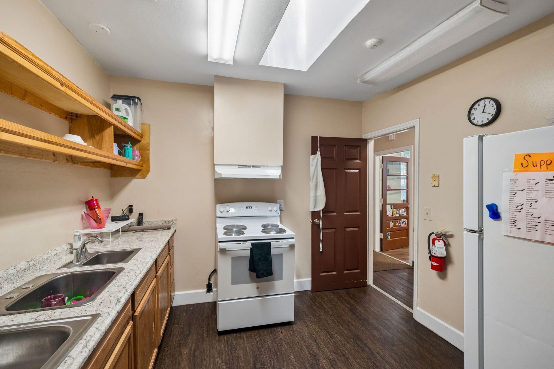1219 Hobart Avenue  Photo 5