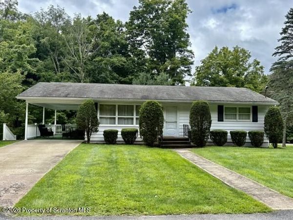 305 N Stanton Drive , Chinchilla, PA 18410