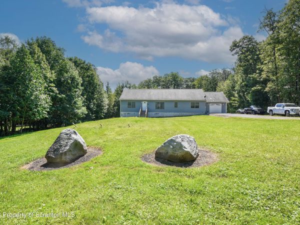 30 Salem View Drive , Waymart, PA 18472