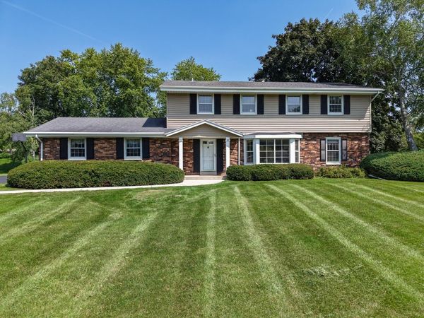4690 Parkhurst DRIVE, Brookfield, WI 53045
