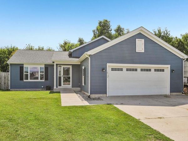 1511 E Longneedle LANE, Elkhorn, WI 53121