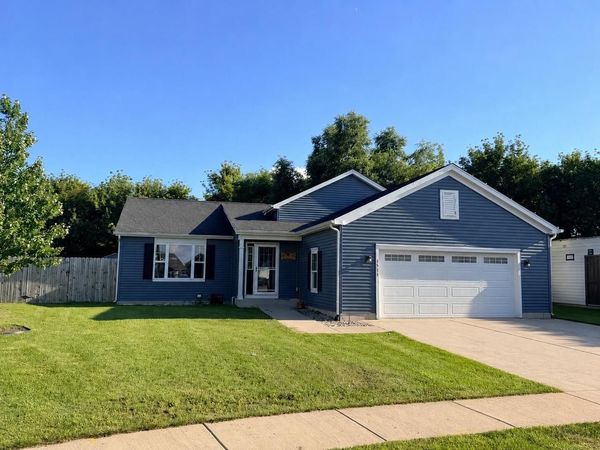 1511 E Longneedle LANE, Elkhorn, WI 53121