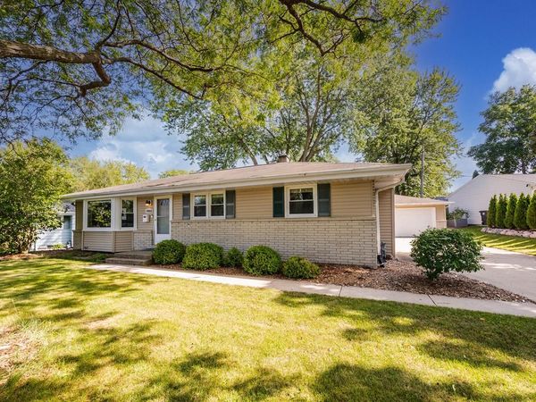 N86W14553 MacArthur DRIVE, Menomonee Falls, WI 53051