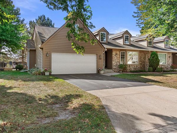 7727 W Maple Ridge COURT, Franklin, WI 53132