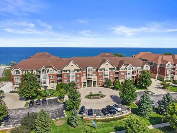 4120 S Lake DRIVE, Unit 265, Saint Francis, WI 53235
