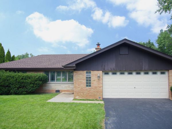 16W320 94th Street , Burr Ridge, IL 60527