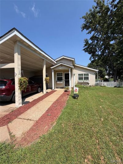 2335 Buttonwood Court , Florissant, MO 63031 Main Photo