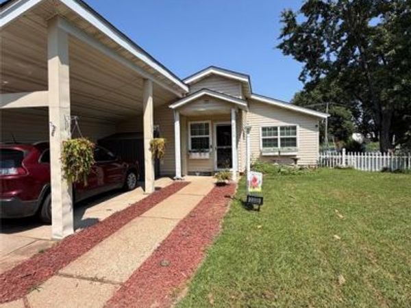 2335 Buttonwood Court , Florissant, MO 63031