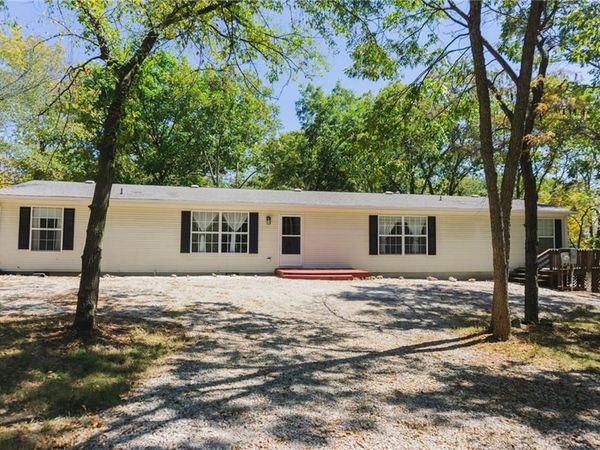 133 Timber Valley Drive, Linn Valley, KS 66040