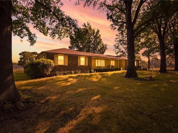 5460 W 175th Street, Stilwell, KS 66085