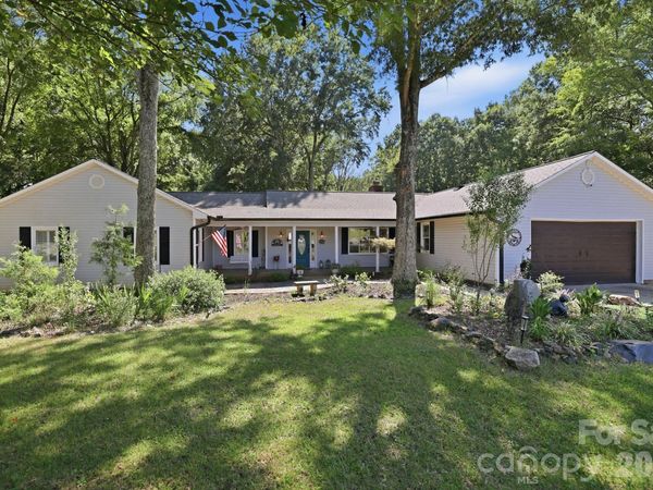 205 Dornoch Drive , Matthews, NC 28104