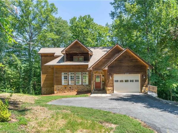 833 E Country Club Road , Mount Airy, NC 27030