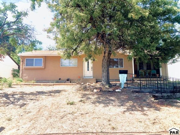 15 MacAlester Rd, Pueblo, CO 81001