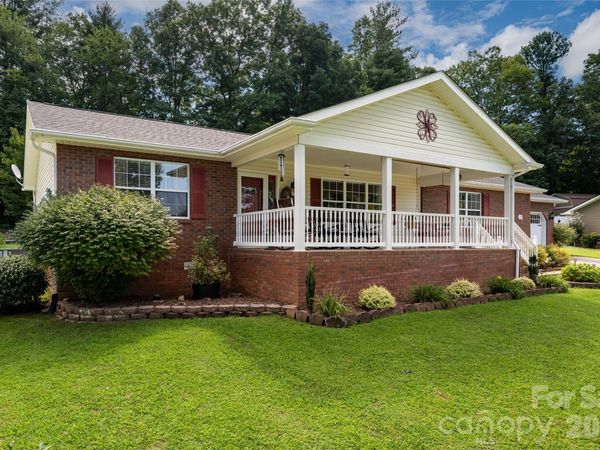 40 Meadow Drive , Horse Shoe, NC 28742