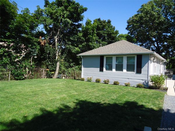 860 Flanders Road , Flanders, NY 11901