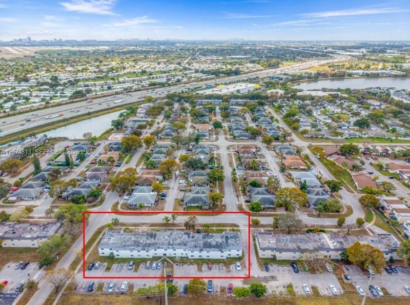 301 NW 32nd Ct, Unit 1-22, Pompano Beach, FL 33064 Photo