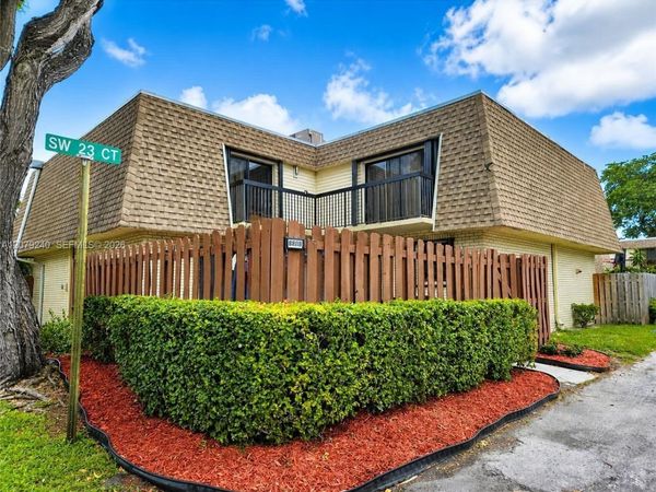 8215 SW 23rd Ct , Unit 17D, North Lauderdale, FL 33068