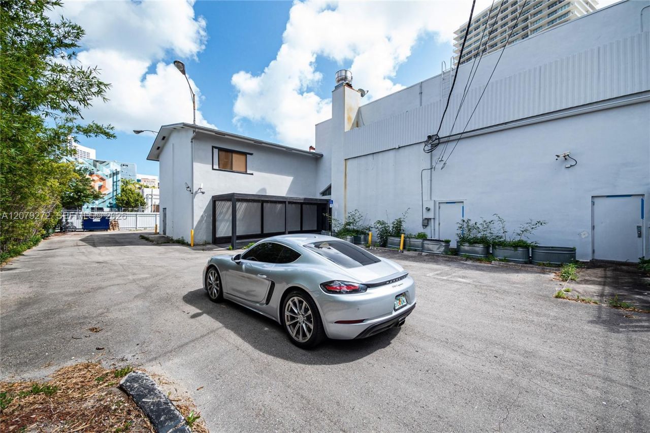 175 NE 36th St , Miami, FL 33137 Photo