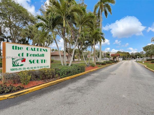 10825 SW 112 AV, Unit 6-215, Miami, FL 33176