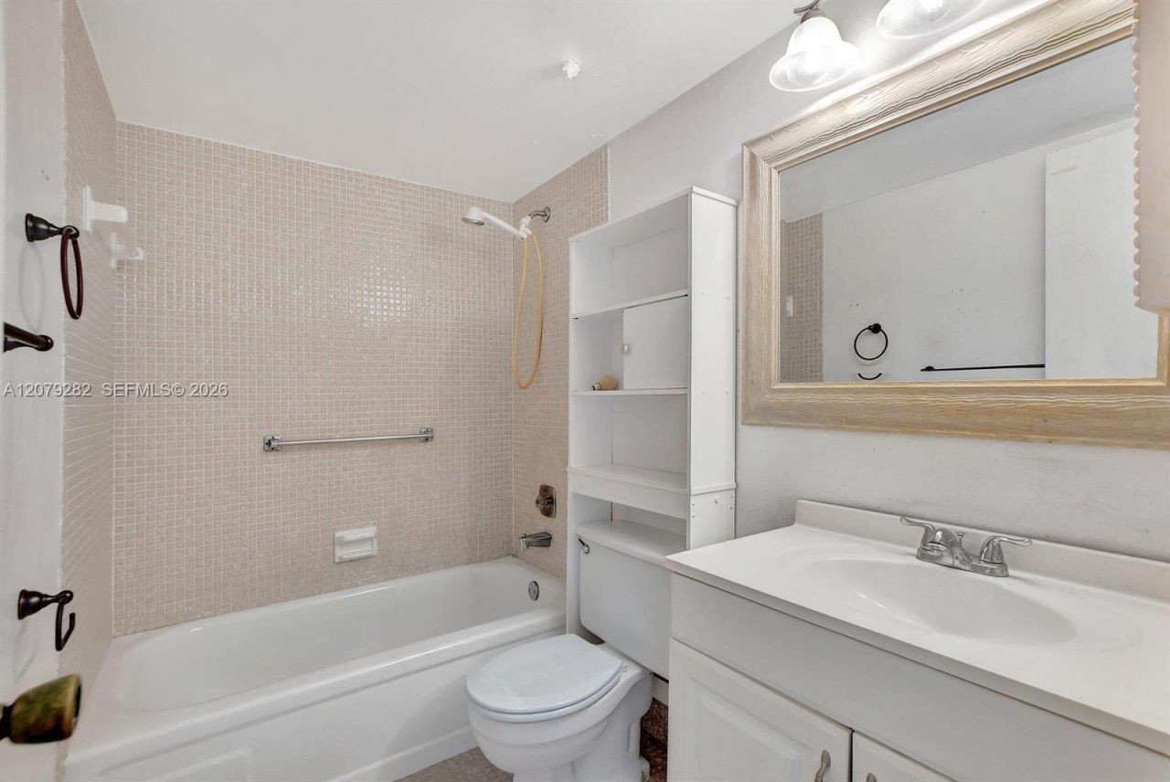 147 Brighton D , Unit D, Boca Raton, FL 33434 Photo