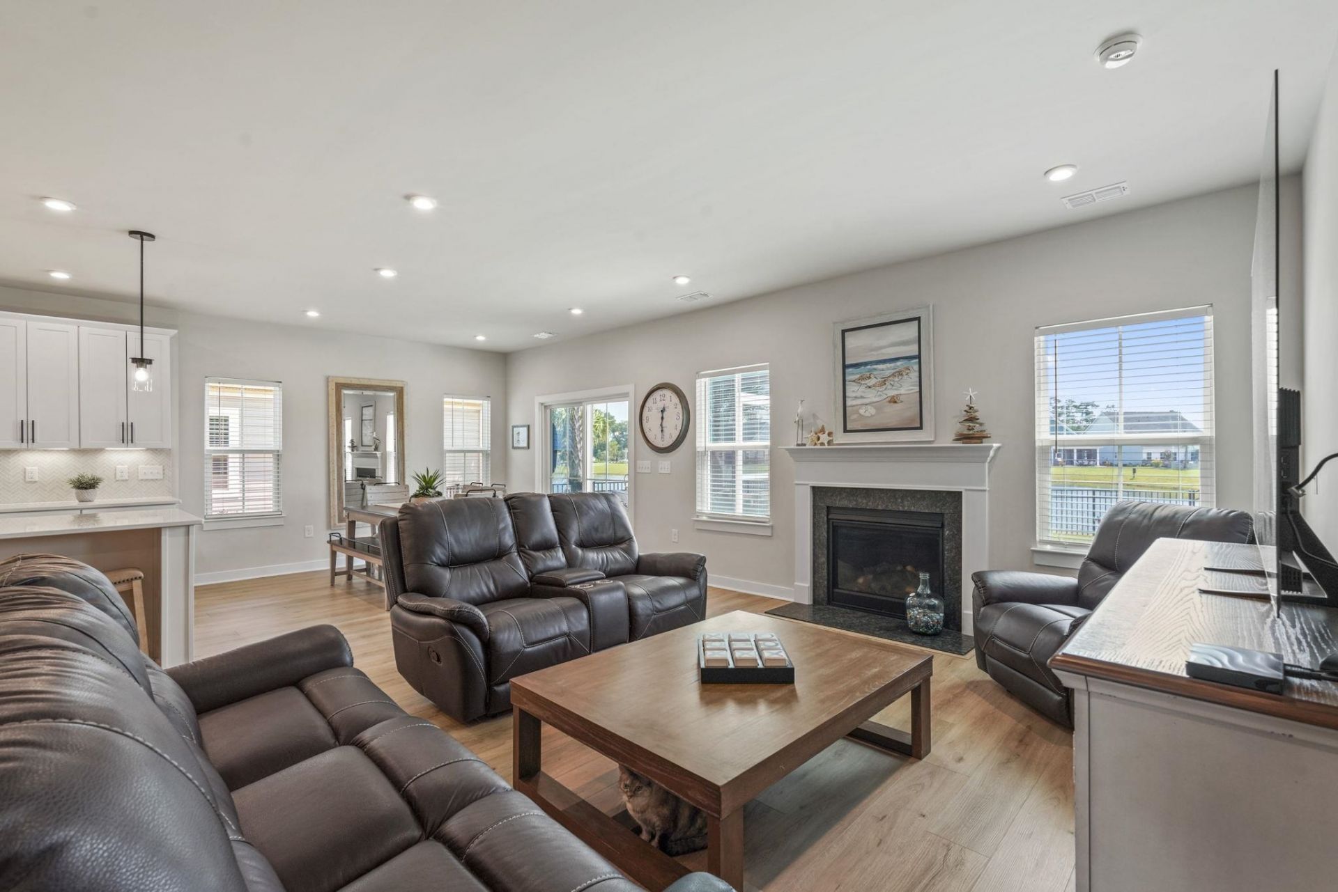 2364 Vera Way  Photo 6