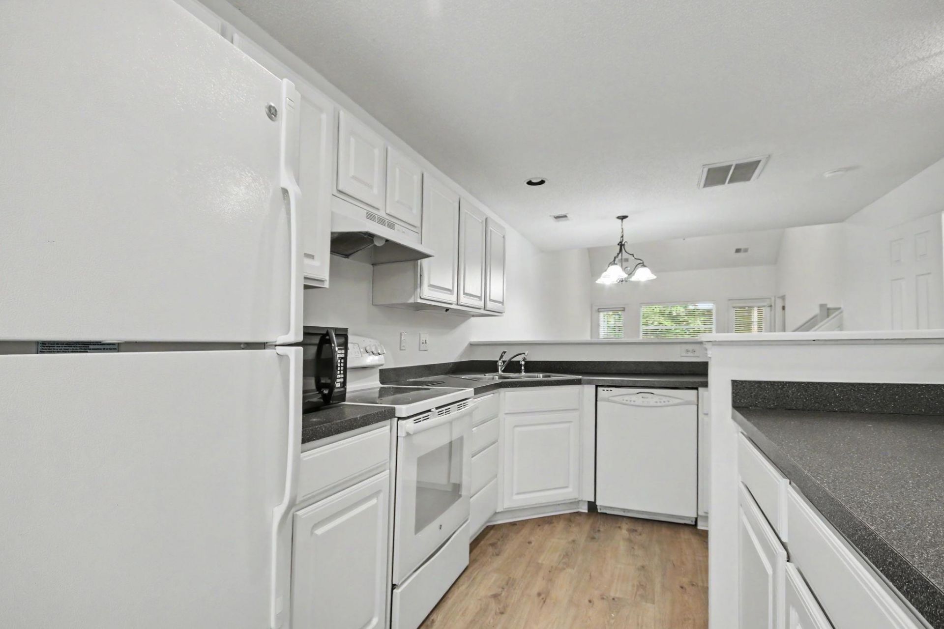 314 Red Rose Blvd.  Photo 5