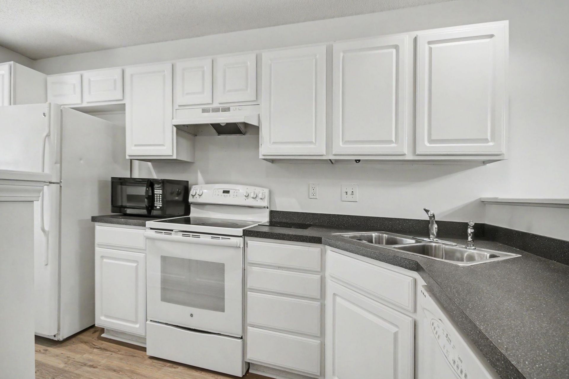 314 Red Rose Blvd.  Photo 7