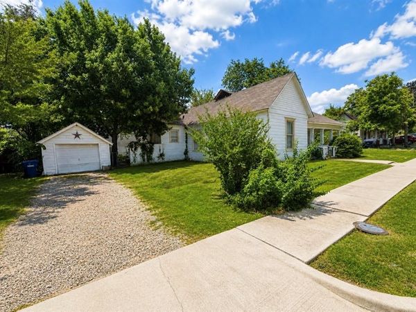 1018 N College Street , McKinney, TX 75069