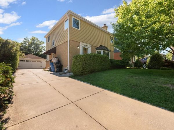 6261 N Bay Ridge AVENUE, Whitefish Bay, WI 53217