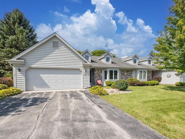 W180N9841 Riversbend CIRCLE W, Germantown, WI 53022