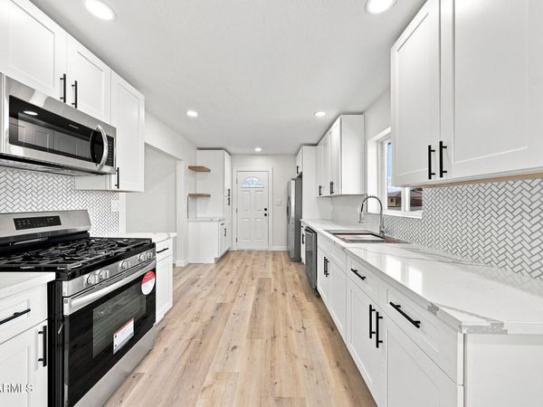 2053 W HAZELWOOD Street, Phoenix, AZ 85015