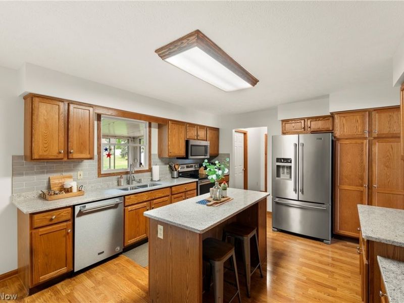 1016 Coopers Run, Amherst, OH 44001 Photo 10