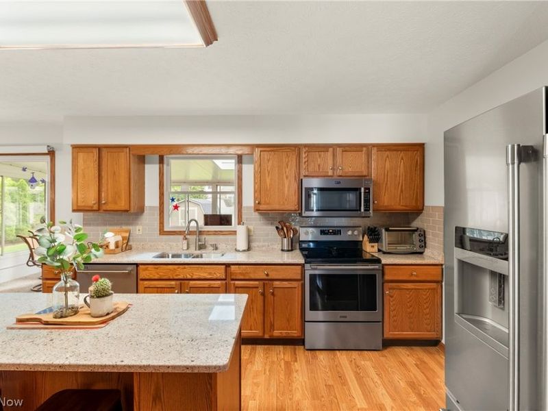 1016 Coopers Run, Amherst, OH 44001 Photo 12