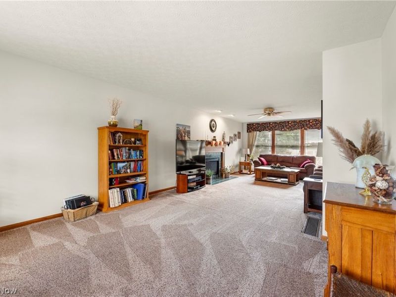 1016 Coopers Run, Amherst, OH 44001 Photo 3