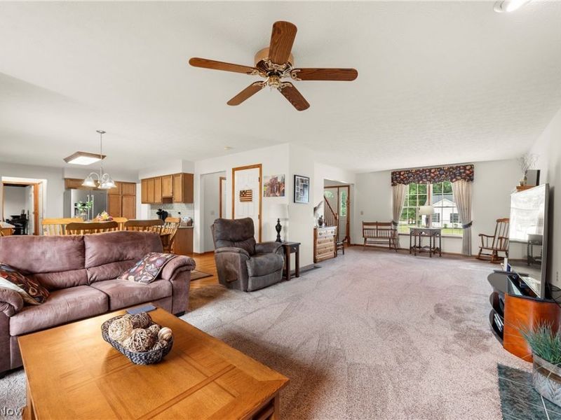 1016 Coopers Run, Amherst, OH 44001 Photo 7