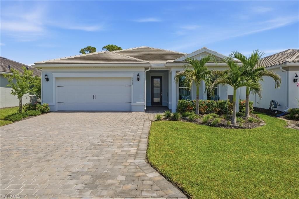 7517 Paradise Tree Dr, North Fort Myers, FL 33917 Main Photo