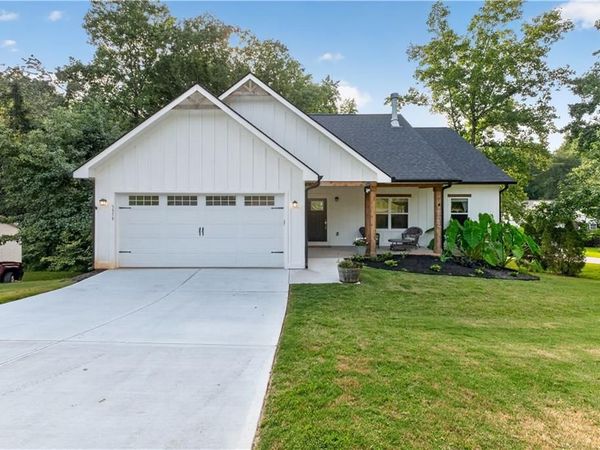 3979 Pointe N, Gainesville, GA 30506