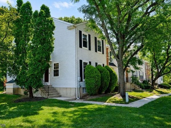 20 DELIKAT LANE, Sayreville, NJ 08872