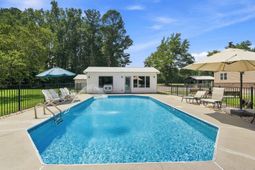 136 Gailynn Lane photo 4