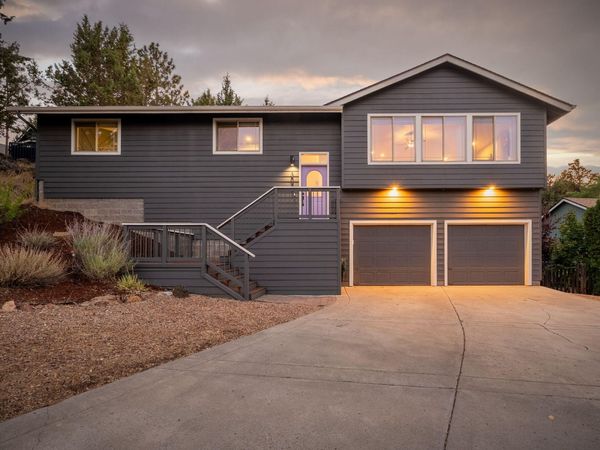 3037 NE Purcell Boulevard, Bend, OR 97701