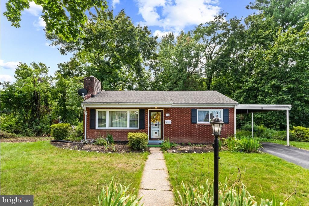 410 CLINTON ROAD , HARRISBURG, PA 17109
