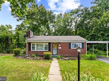 410 CLINTON ROAD , HARRISBURG, PA 17109