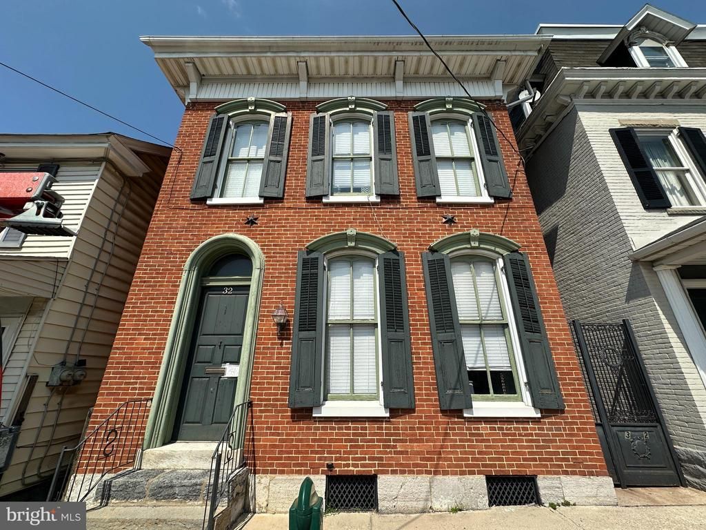 32 E BALTIMORE STREET , GREENCASTLE, PA 17225