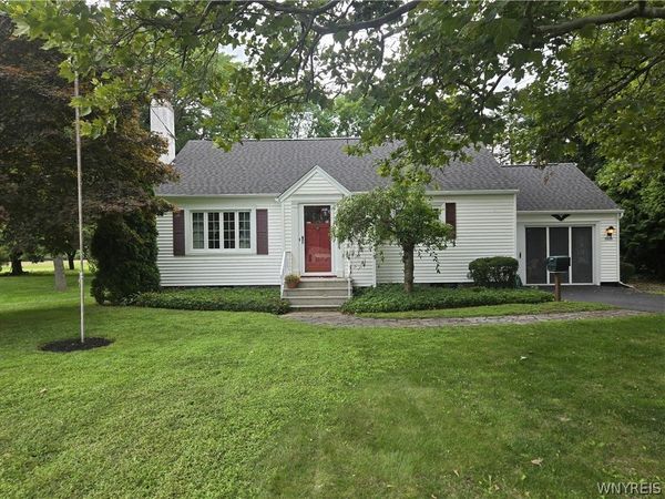 7322 Ridge Road, Lockport, NY 14094
