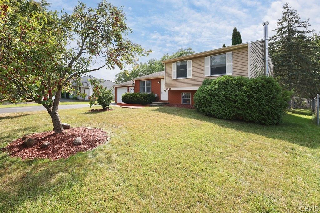 8484 Chinkapin Circle, Cicero, NY 13039 Main Photo