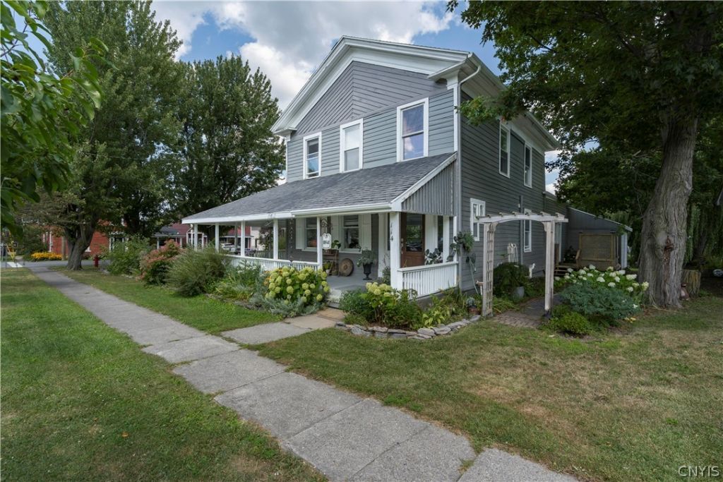 114 W Washington Street, Sackets Harbor, NY 13685 Main Photo