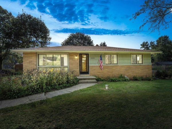 52083 Kenilworth Road, South Bend, IN 46637